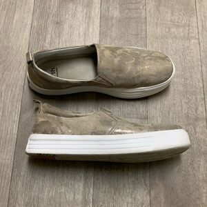 Womens Earth Rosewood Clove Camouflage Slip‎ On Sneakers Shoes